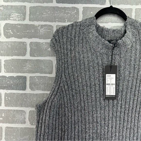 Yesta Gray Ribbed Sleeveless Sweater Size 16 & 20 - Picture 3 of 9